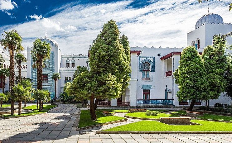 Дворец Дюльбер, посёлок Кореиз, Большая Ялта