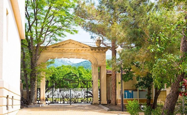 Территория пансионата