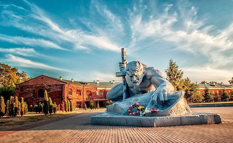 Монумент жажда в Брестской крепости